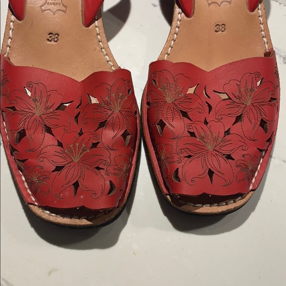 Ladies red shoes - Picture 6 of 6